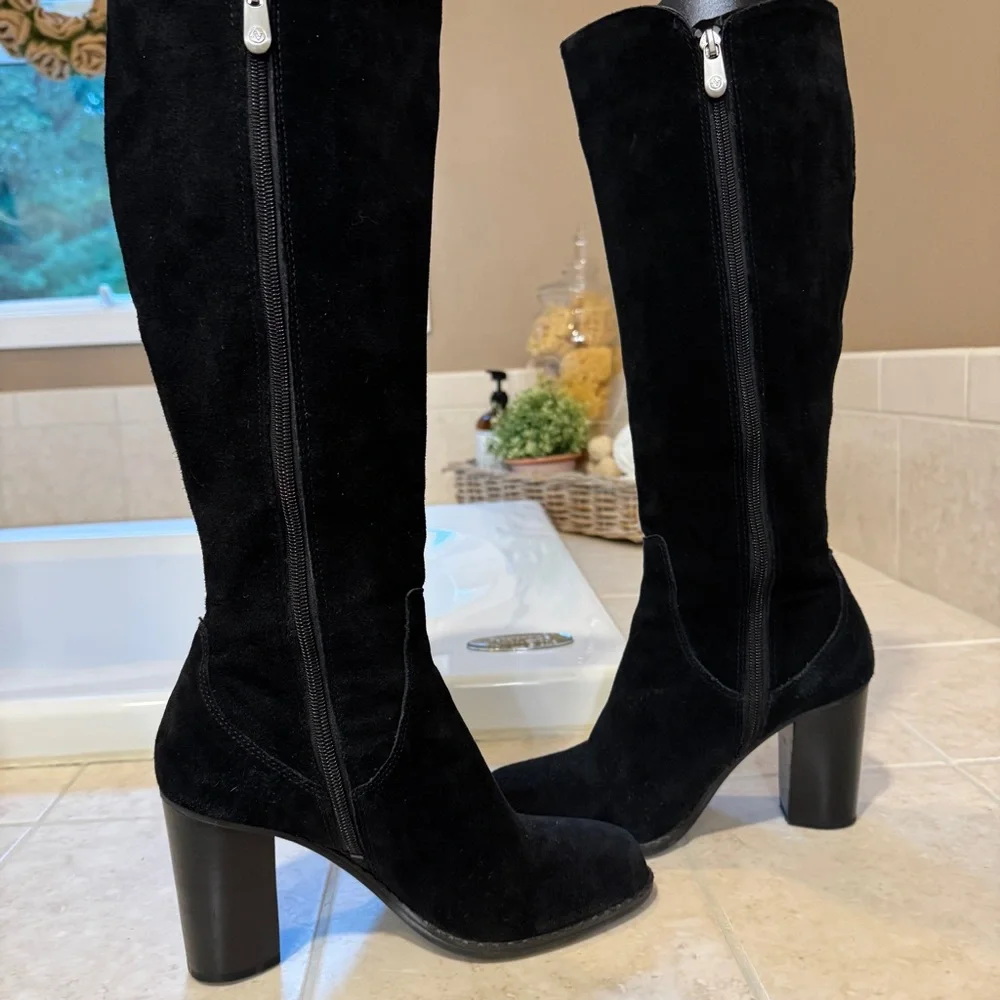 Black suede women’s  Adrienne Vittadini Minuet tall boot.  Size 8 - Picture 9 of 12